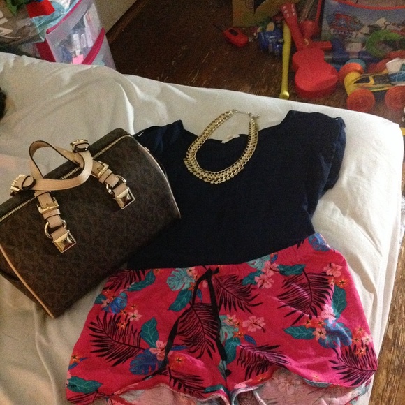 Michael Kors signature Monogram Grayson Satchel - Picture 6 of 7